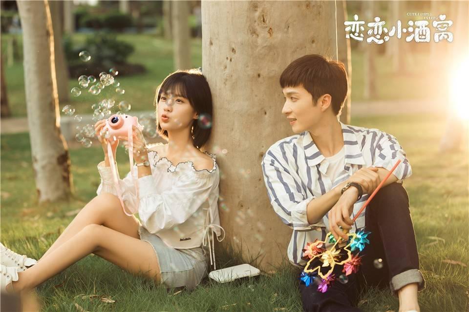 为不打扰舍友休息，郑州一男生寝室阳台挑灯夜读备考，大学舍友该如何相处？游戏画面