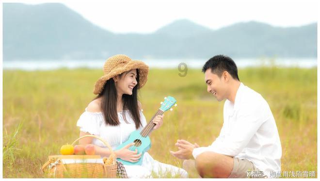 逃离昏暗下的小村