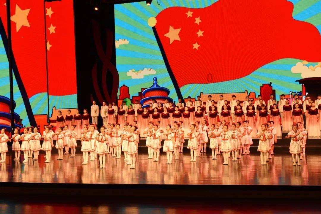 网友杭州街头偶遇杜海涛，头发稀疏背影很帅