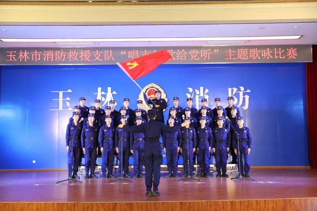 可爱吊带裙