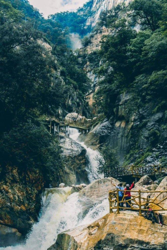 龙地逃生